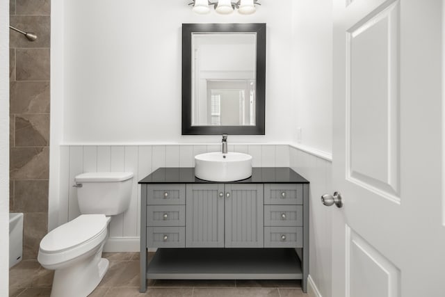 full bathroom featuring toilet, vanity, and tiled shower / bath