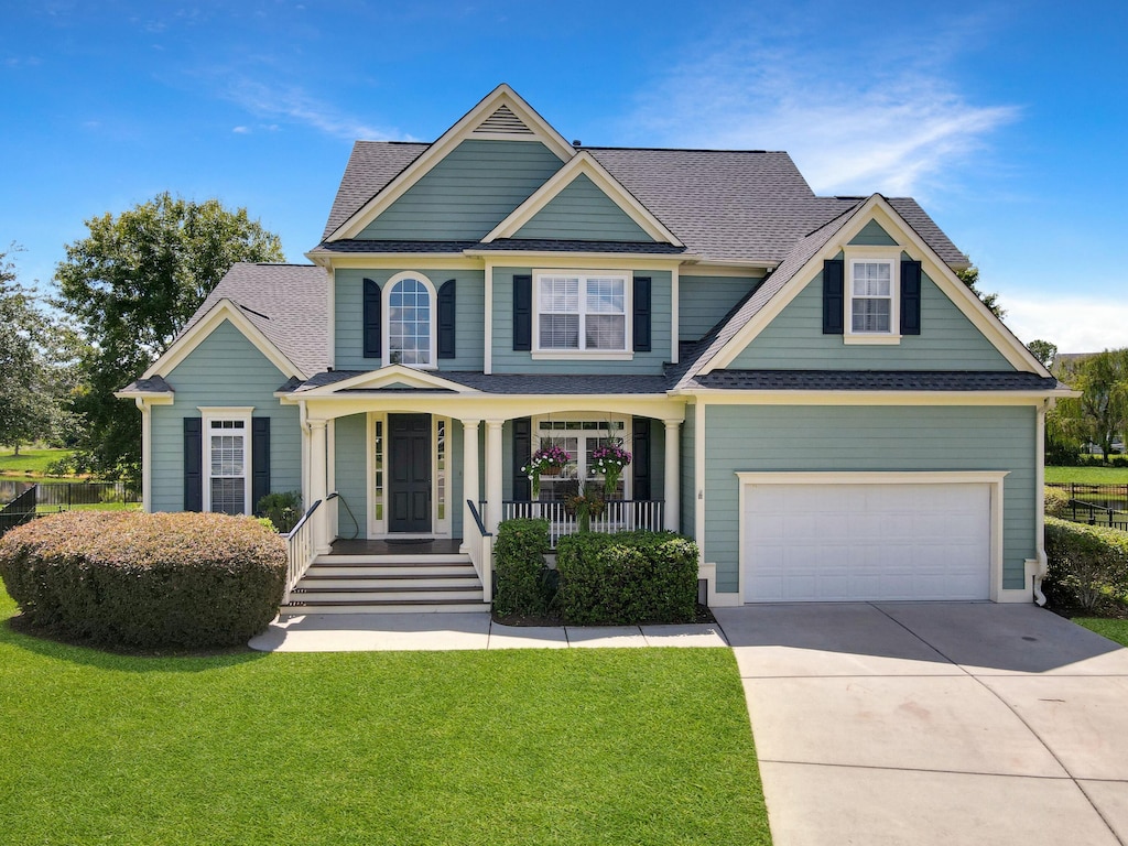 view of front of house featuring a front lawn and a garage