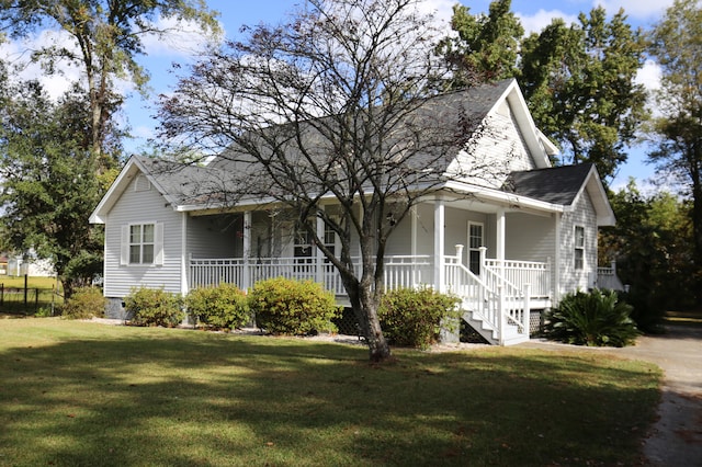 view of front facade featuring a front lawn and covered porch