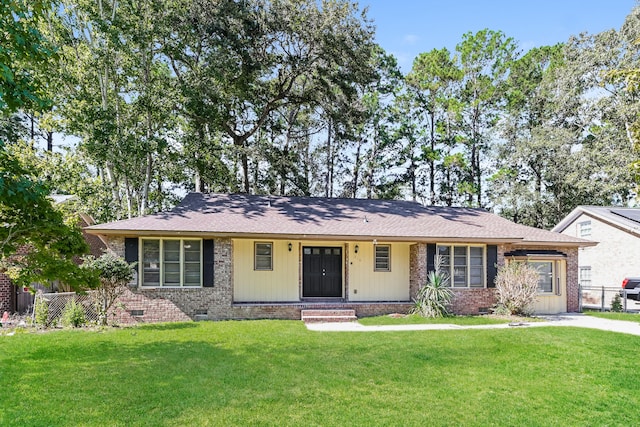 ranch-style house with a front yard