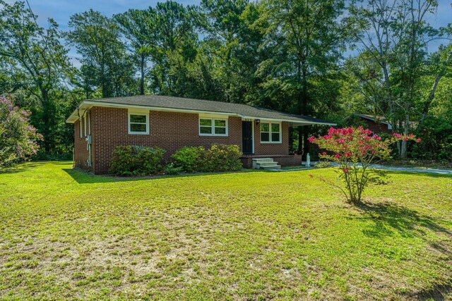 ranch-style home with a front yard