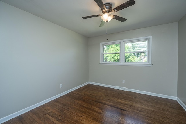 unfurnished room with dark wood-type flooring and ceiling fan