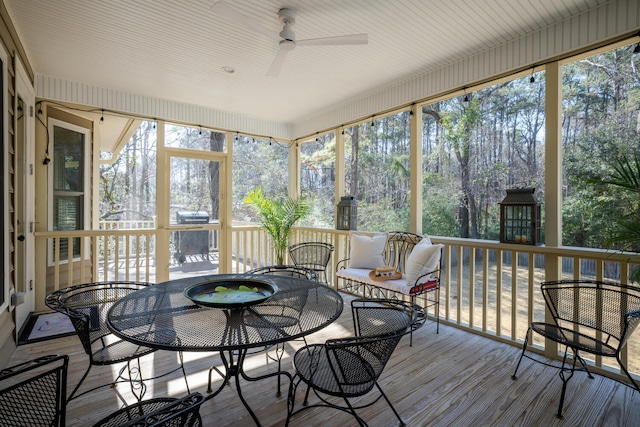 sunroom featuring a ceiling fan