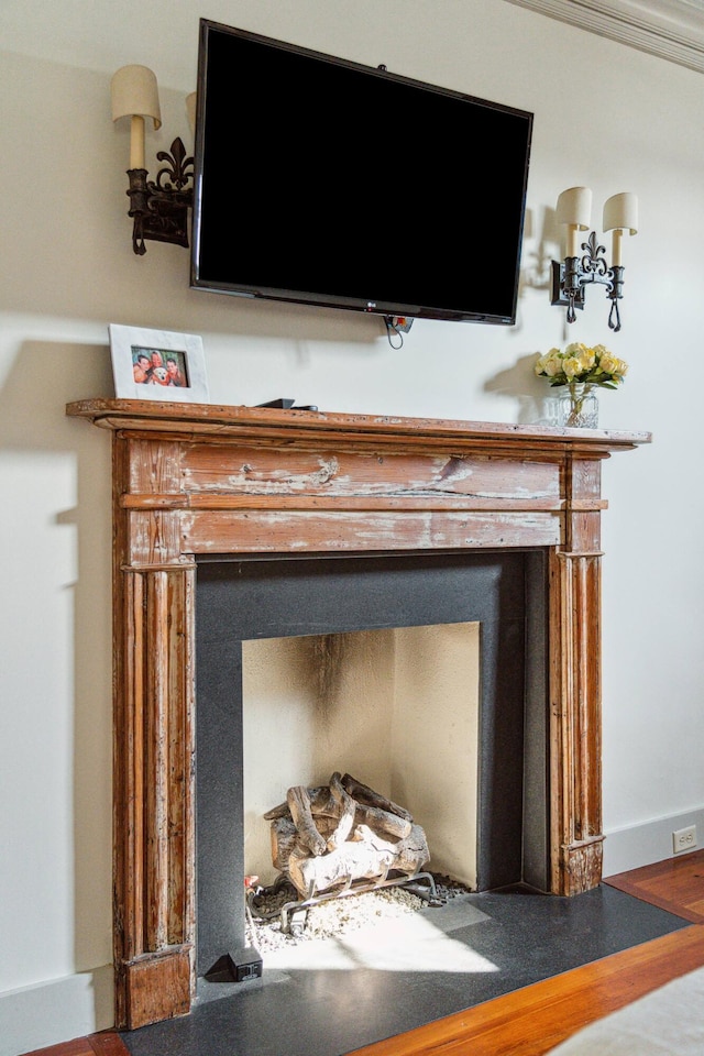 interior details featuring crown molding