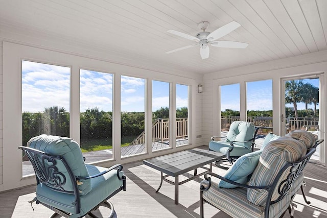 sunroom featuring a ceiling fan