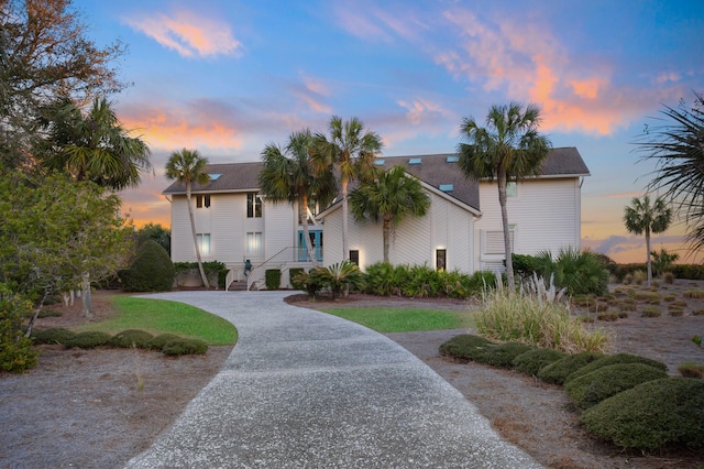 view of front of home featuring curved driveway