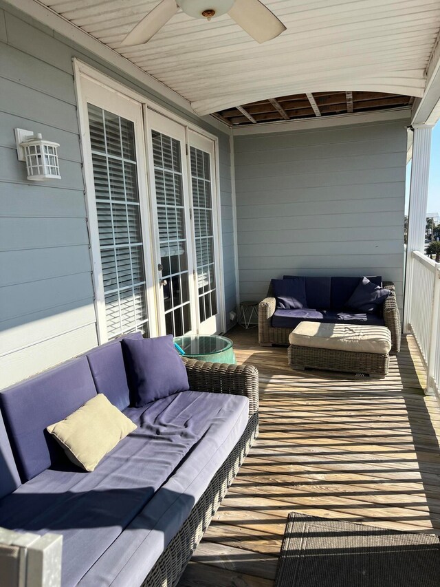 exterior space featuring ceiling fan and outdoor lounge area