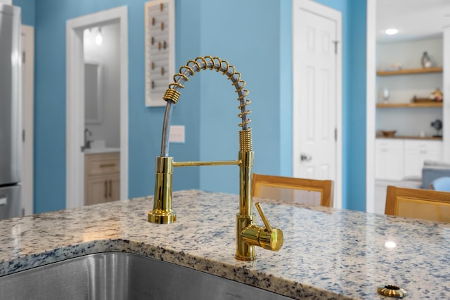 details with light stone counters