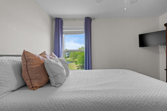 bedroom featuring ceiling fan