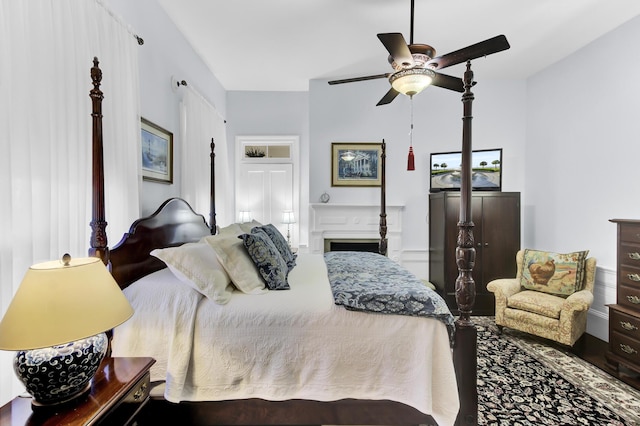 bedroom with ceiling fan