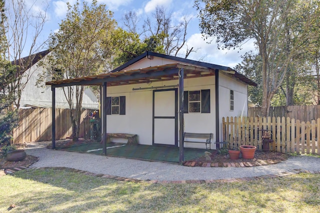 exterior space with an outdoor structure and fence