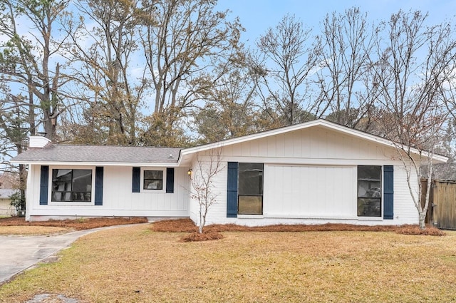 single story home featuring a front yard