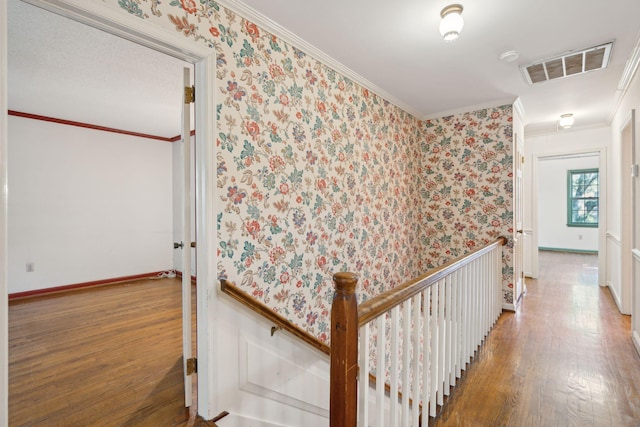 810 Creekside Dr, Mount Pleasant, SC 29464 - corridor featuring hardwood / wood-style flooring, an upstairs landing, wallpapered walls, and visible vents