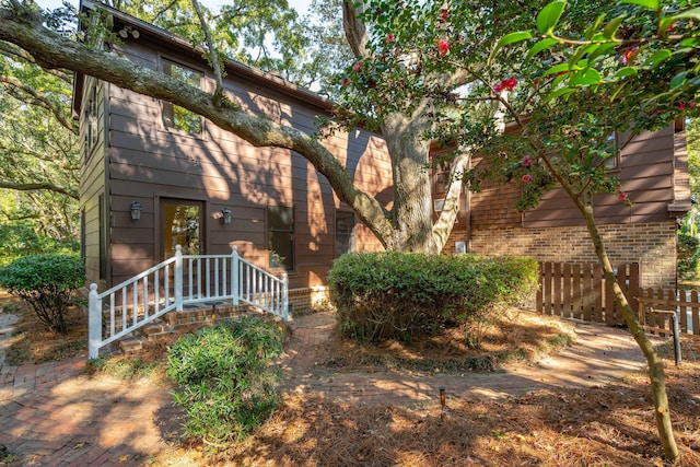 810 Creekside Dr, Mount Pleasant, SC 29464 - rustic home with fence