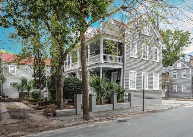 123 Smith St, Charleston, SC 29403 - view of front of home featuring a balcony
