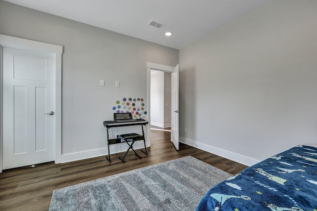 bedroom featuring baseboards, visible vents, wood finished floors, and recessed lighting