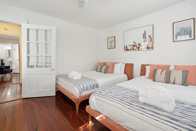 bedroom with ornamental molding, a ceiling fan, and hardwood / wood-style flooring