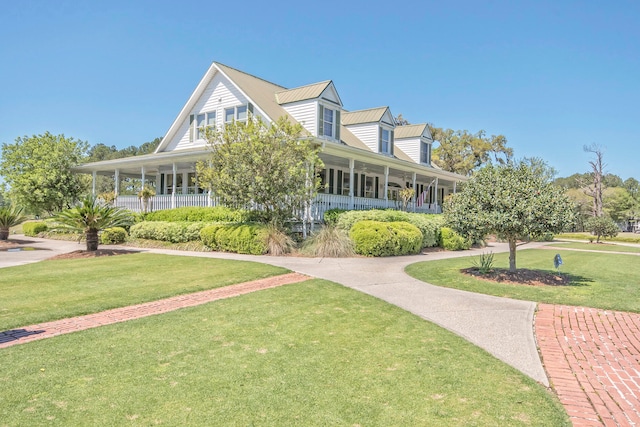 view of front of home featuring a front lawn