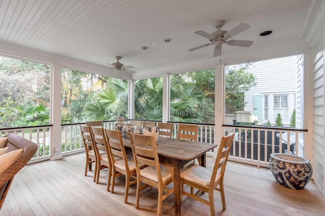 sunroom with ceiling fan