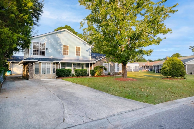 view of front facade with a front yard