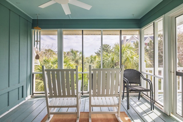 sunroom featuring a ceiling fan