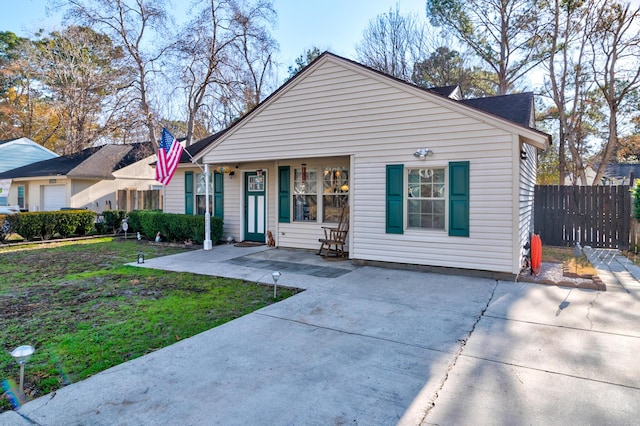 bungalow featuring a front yard