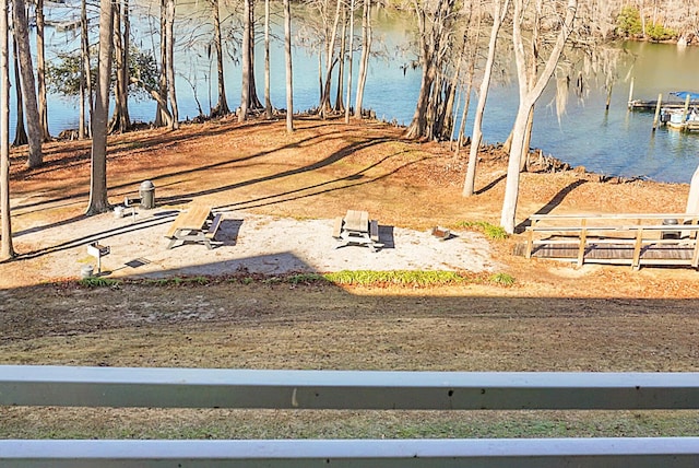 view of yard featuring a water view