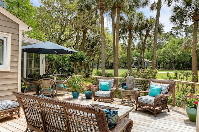 deck with outdoor dining space