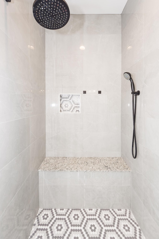 bathroom featuring tiled shower