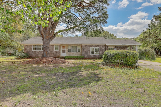 ranch-style home featuring a front yard