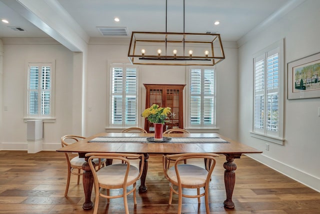 dining room featuring hardwood / wood-style floors, recessed lighting, baseboards, and visible vents