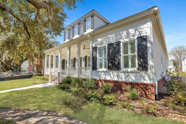 view of front of house with a front lawn and covered porch