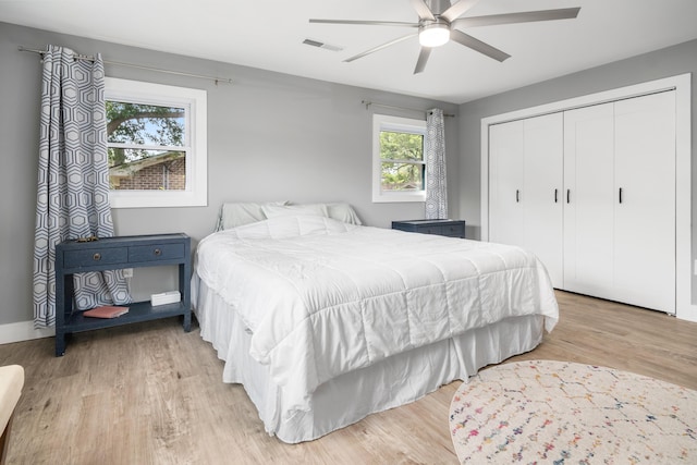 bedroom featuring light wood-style flooring, a closet, and ceiling fan