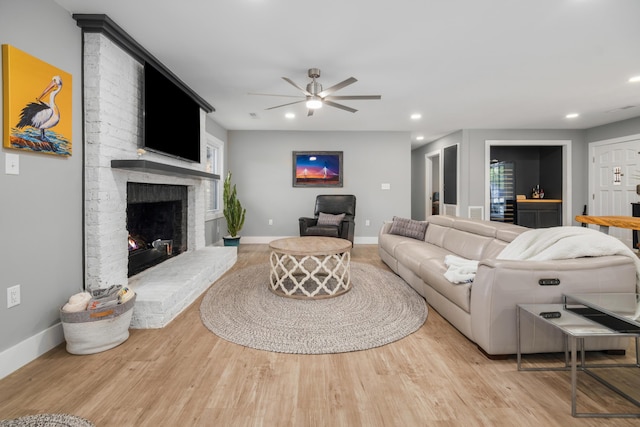 living area with a ceiling fan, baseboards, wood finished floors, and recessed lighting