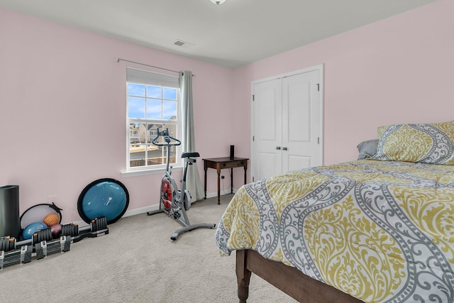 bedroom with carpet flooring and a closet