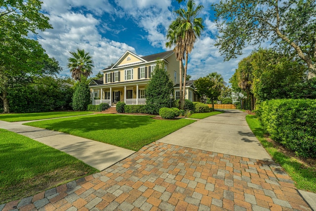 view of front of property featuring a porch and a front yard