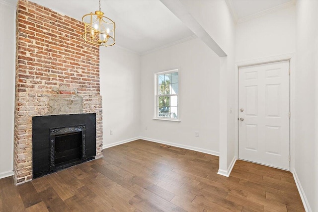 unfurnished living room featuring crown molding, dark hardwood / wood-style flooring, and an inviting chandelier