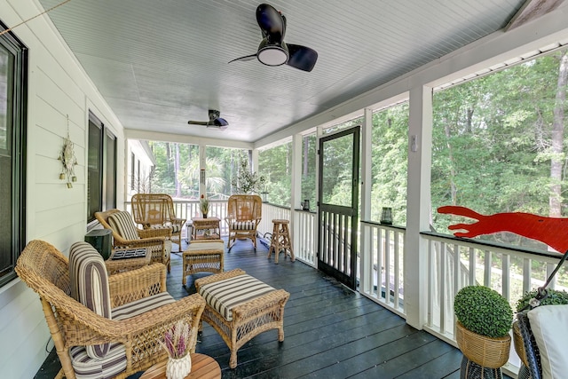 sunroom / solarium featuring a ceiling fan