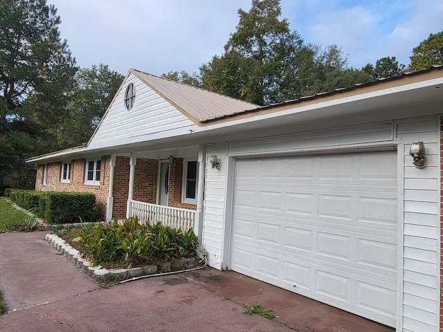 view of front facade with covered porch and a garage