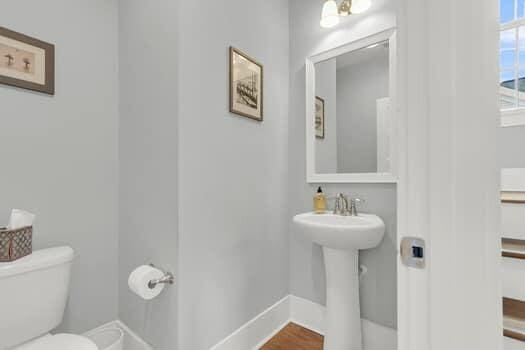 bathroom featuring sink and toilet