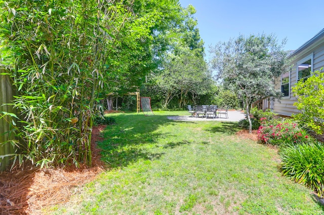 view of yard with a patio
