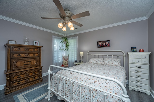 bedroom featuring a textured ceiling, ceiling fan, and hardwood / wood-style floors