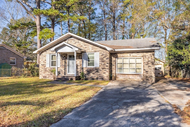 view of front of property with a front lawn