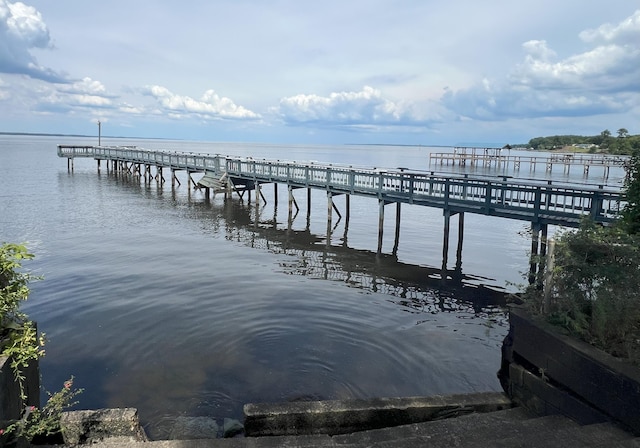 dock area featuring a water view