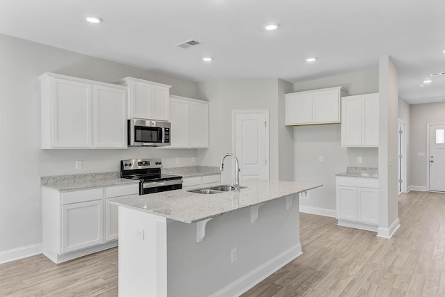 224 Young Town Cir, Orangeburg, SC 29118 - kitchen featuring stainless steel appliances, light wood-style flooring, a sink, visible vents, and white cabinetry