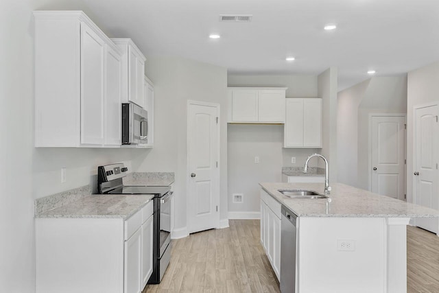 224 Young Town Cir, Orangeburg, SC 29118 - kitchen featuring stainless steel appliances, a kitchen island with sink, a sink, visible vents, and white cabinetry