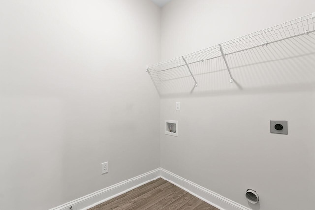 224 Young Town Cir, Orangeburg, SC 29118 - laundry area with laundry area, hookup for an electric dryer, dark wood-type flooring, baseboards, and washer hookup