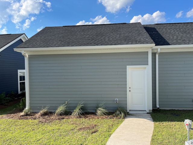 exterior space featuring a lawn