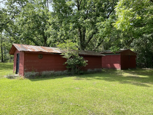 6287 Sniders Hwy, Walterboro, SC 29488 - view of grassy yard featuring an outdoor structure and a storage shed