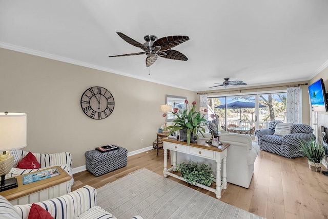 living room with ceiling fan, ornamental molding, light wood-type flooring, and baseboards